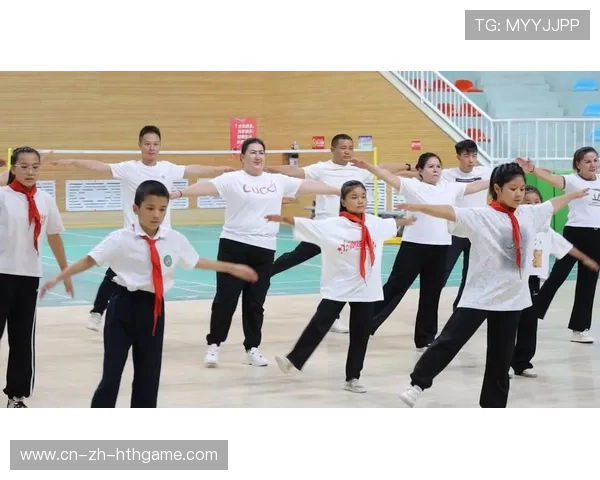 体操队进行整套动作演练,节奏把控良好 体操队进行整套动作演练,节奏把控良好